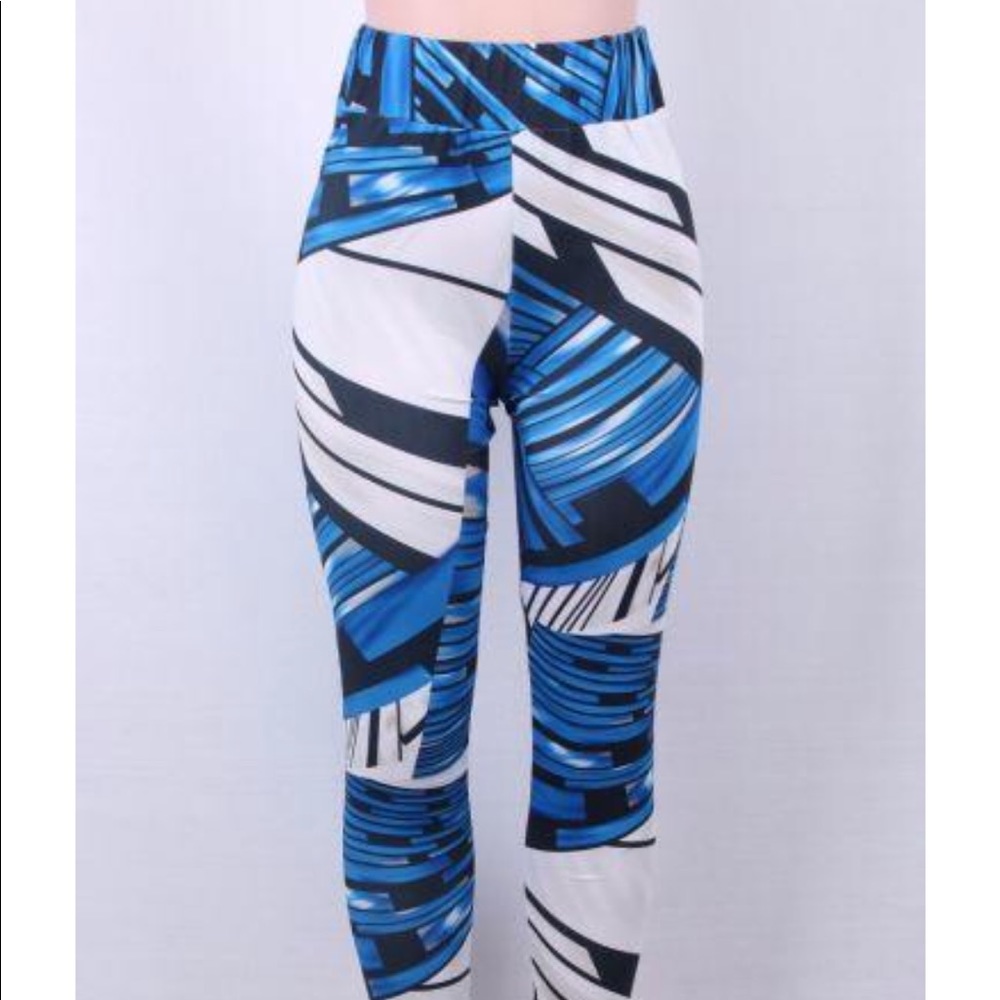 NWT Blue and white design leggings size small